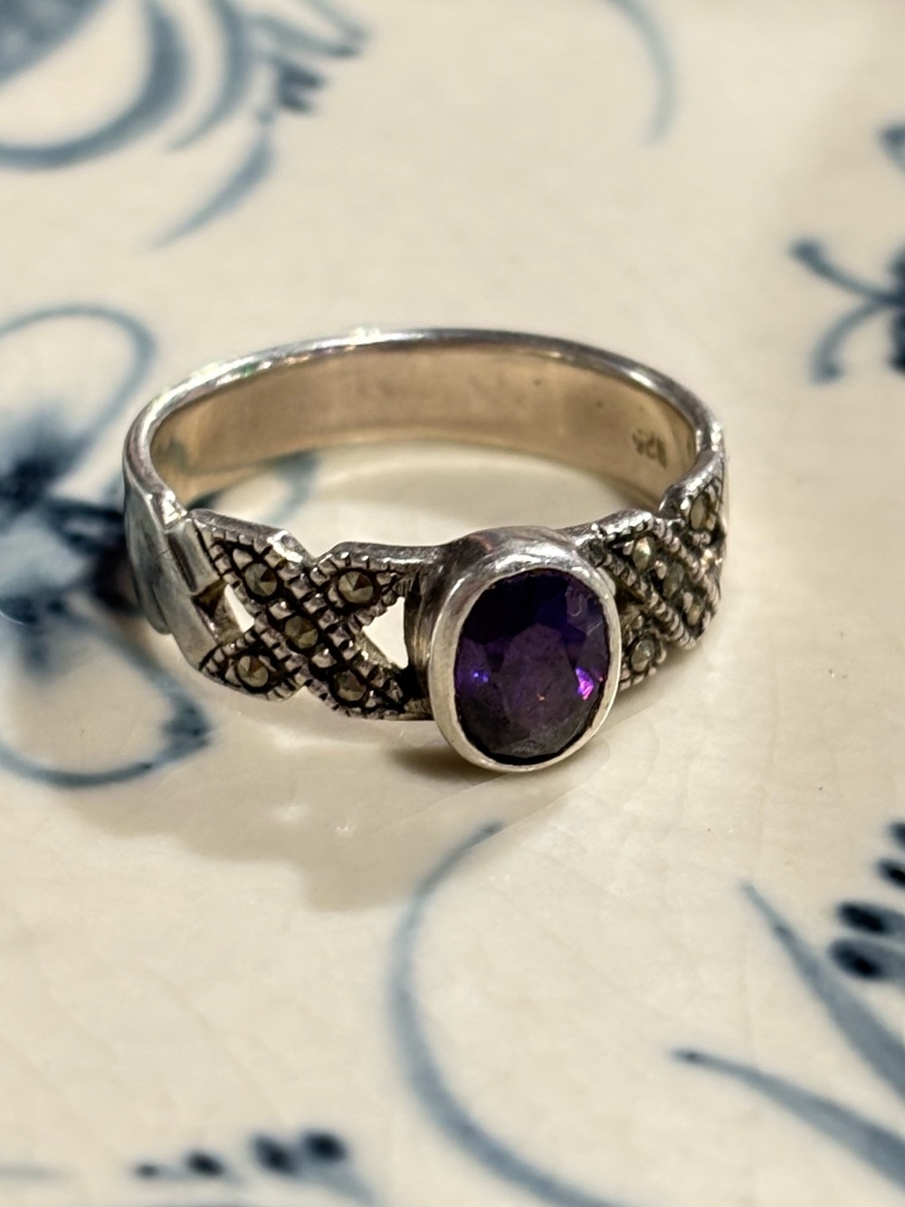 925 Sterling Silver Purple Amethyst Marcasite Ring Size 7.5